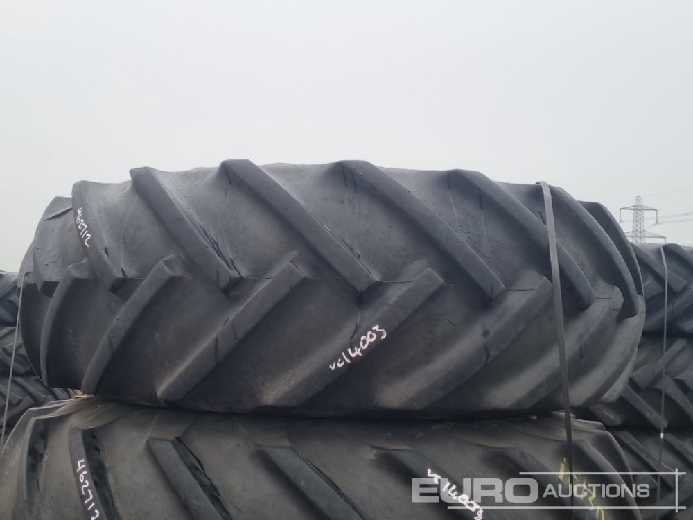 18.4-30 Tyre & Rim (4 of) - Tire: picture 5 18.4-30 Tyre & Rim (4 of) - Tire: picture 5