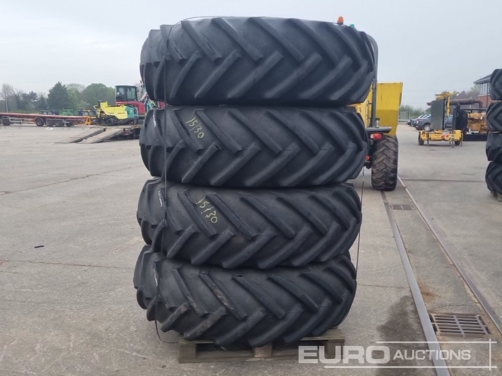18.4-30 Tyre & Rim (4 of) - Tire: picture 2 18.4-30 Tyre & Rim (4 of) - Tire: picture 2