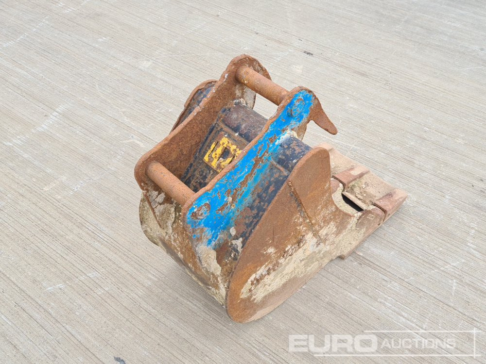 18" Digging Bucket 45mm Pin to suit 4-6 Ton Excavator - Bucket: picture 5 18" Digging Bucket 45mm Pin to suit 4-6 Ton Excavator - Bucket: picture 5