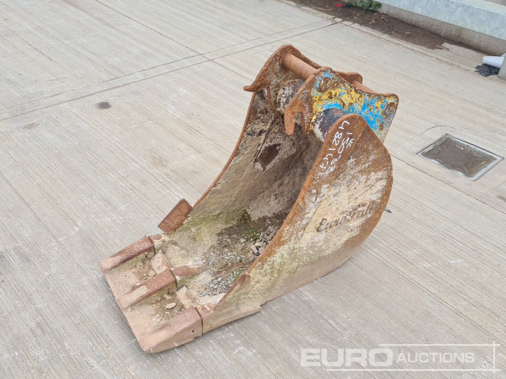 18" Digging Bucket 45mm Pin to suit 4-6 Ton Excavator - Bucket: picture 1 18" Digging Bucket 45mm Pin to suit 4-6 Ton Excavator - Bucket: picture 1