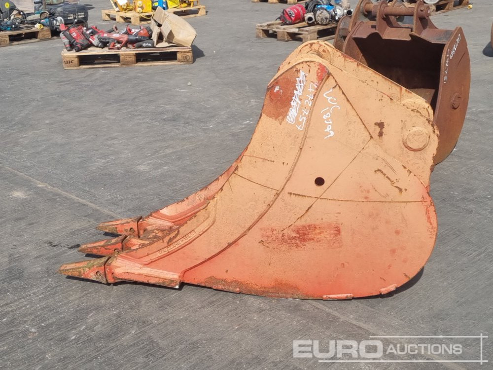 18" Digging Bucket 65mm Pin to suit 13 Ton Excavator - Bucket: picture 2 18" Digging Bucket 65mm Pin to suit 13 Ton Excavator - Bucket: picture 2