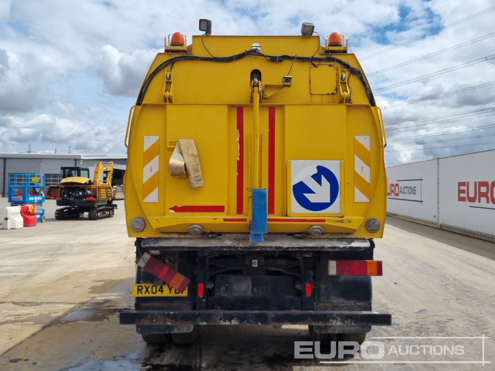 2004 Iveco ML130E18K - Road sweeper: picture 4 2004 Iveco ML130E18K - Road sweeper: picture 4