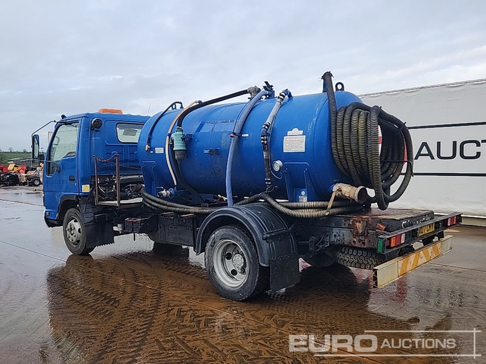 2007 Isuzu NQR - Tank truck: picture 3 2007 Isuzu NQR - Tank truck: picture 3