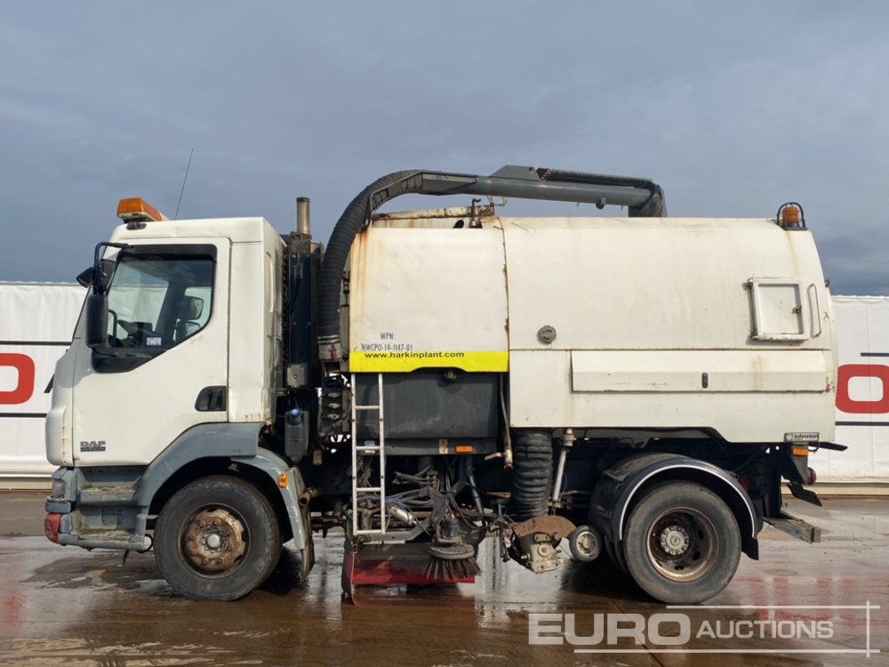 2008 DAF LF55 220 - Road sweeper: picture 2 2008 DAF LF55 220 - Road sweeper: picture 2