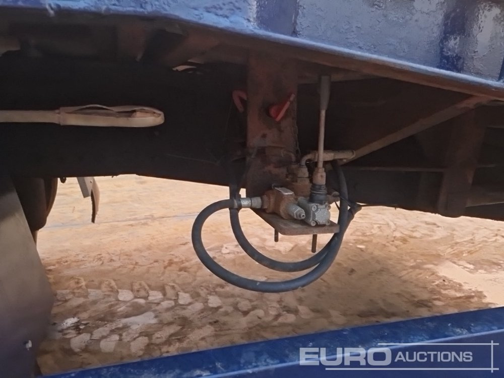 Dropside/ Flatbed truck for transportation of heavy machinery 2008 Scania P340: picture 20