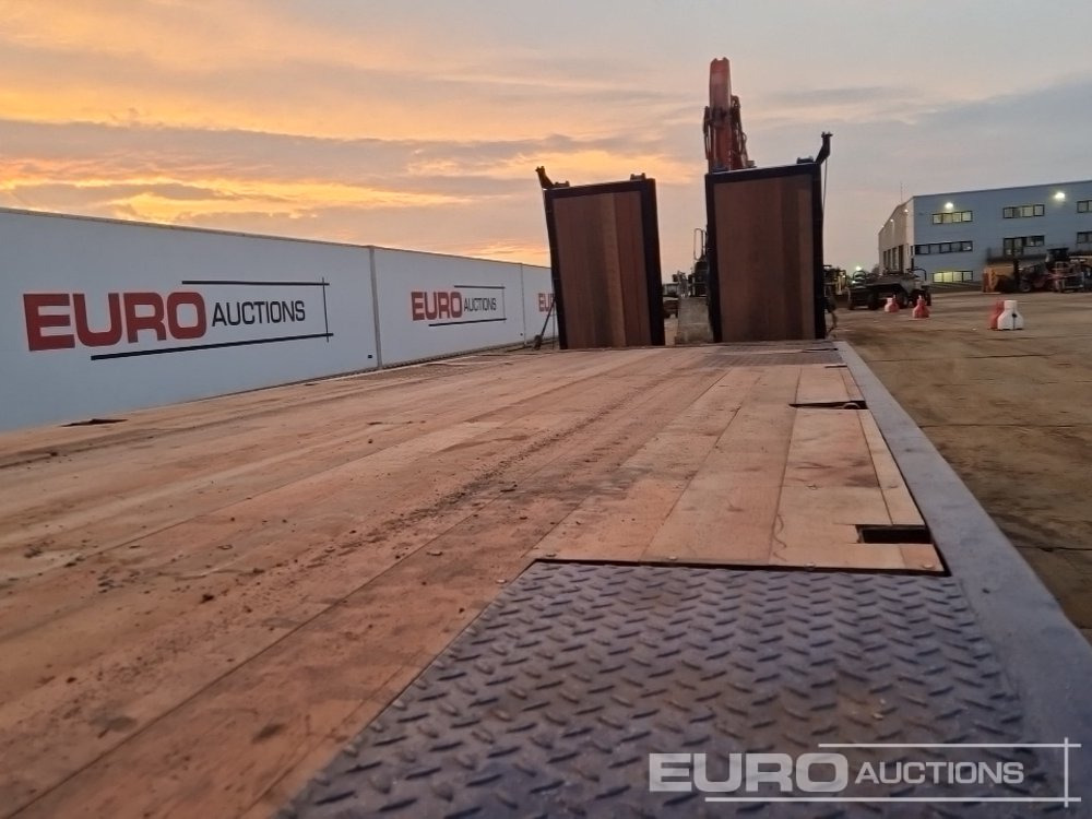 Dropside/ Flatbed truck for transportation of heavy machinery 2008 Scania P340: picture 18