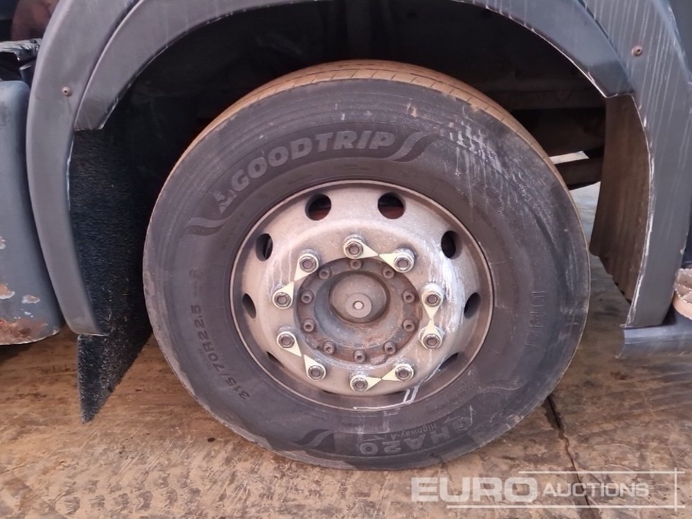 Dropside/ Flatbed truck for transportation of heavy machinery 2008 Scania P340: picture 16