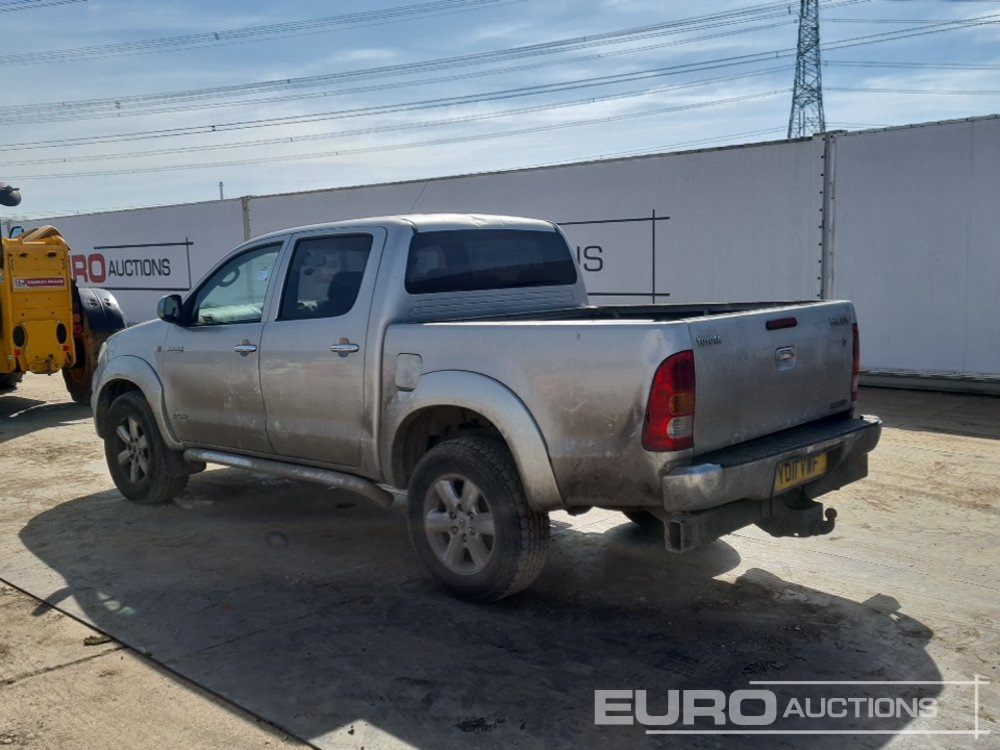 2011 Toyota Hilux Invincible - Pickup truck: picture 3 2011 Toyota Hilux Invincible - Pickup truck: picture 3