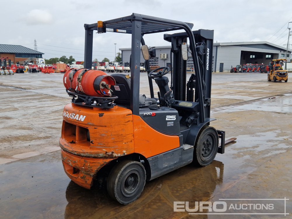 2012 Doosan G25E-5 - Forklift: picture 5 2012 Doosan G25E-5 - Forklift: picture 5