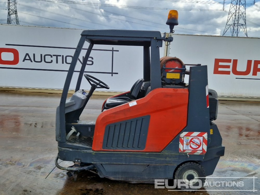 2013 Hako 1500v Gas Powered Sweeper - Construction equipment: picture 2 2013 Hako 1500v Gas Powered Sweeper - Construction equipment: picture 2