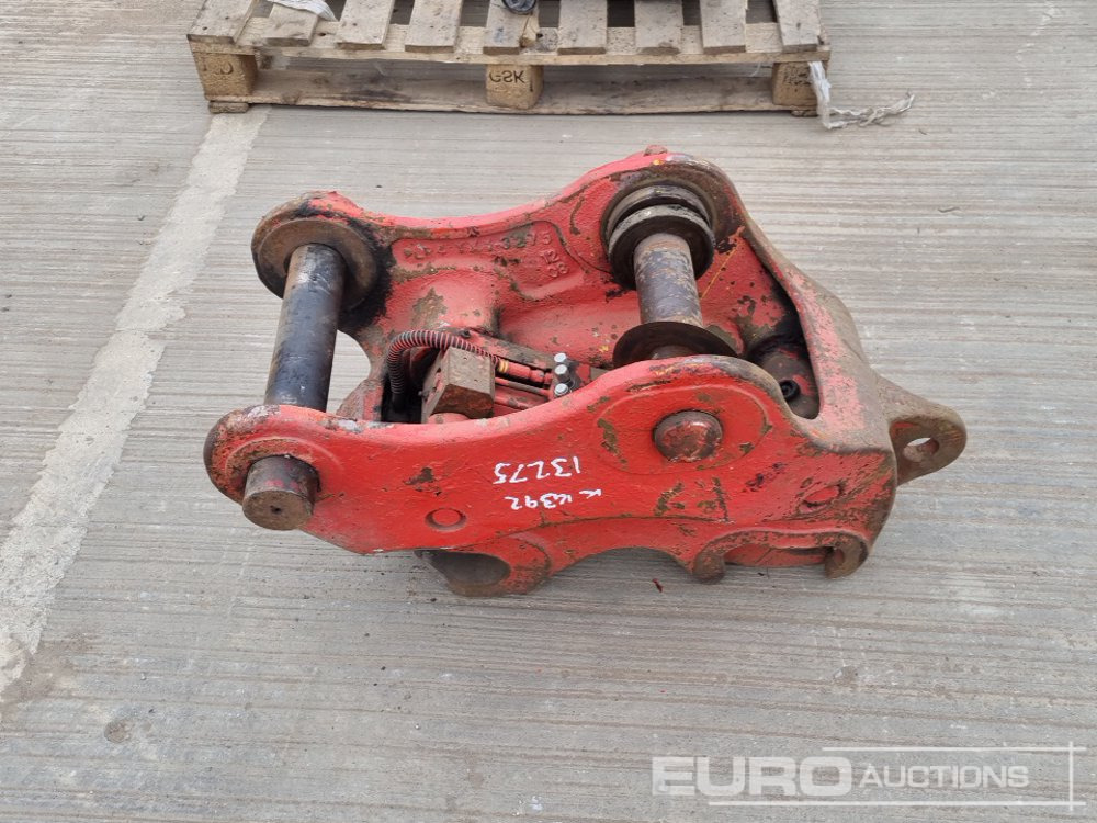 2013 Miller Hydraulic Double Lock QH 65mm Pin to suit 13 Ton Excavator - Quick coupler: picture 4 2013 Miller Hydraulic Double Lock QH 65mm Pin to suit 13 Ton Excavator - Quick coupler: picture 4