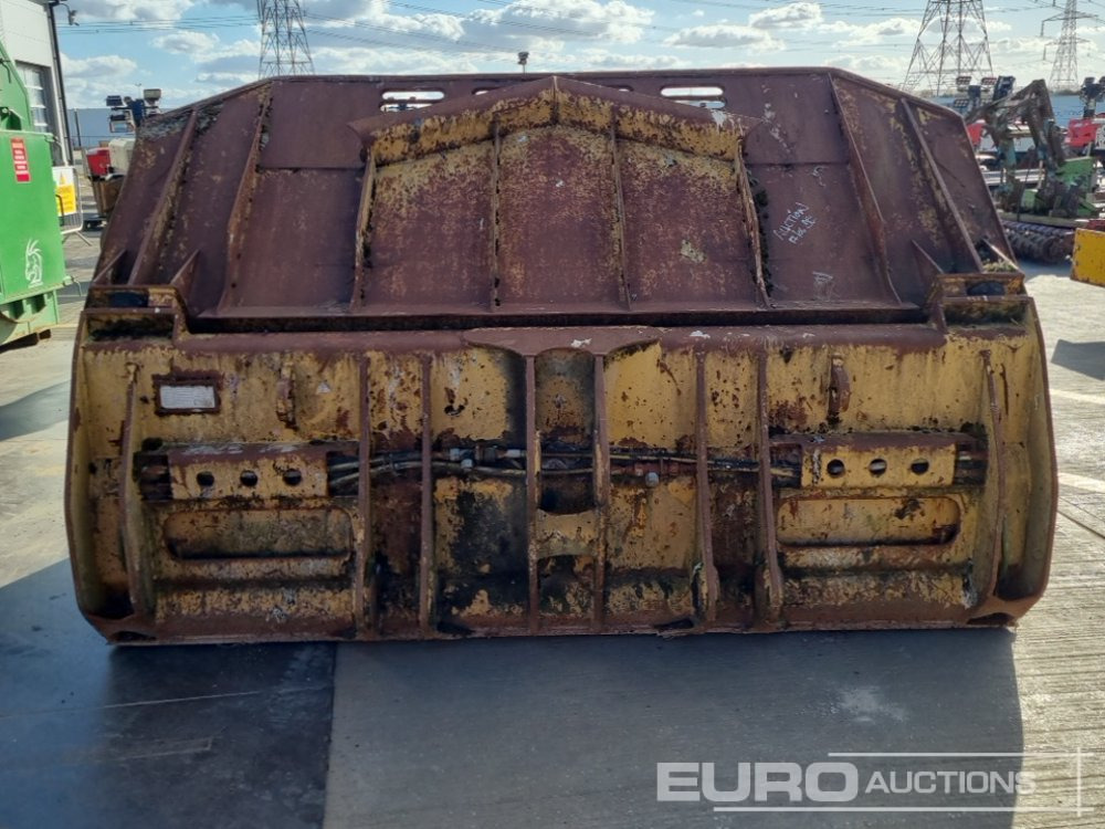 2014 CAT 120" Hydraulic Hi Tip Loading Bucket to suit Wheeled Loader - Bucket: picture 4 2014 CAT 120" Hydraulic Hi Tip Loading Bucket to suit Wheeled Loader - Bucket: picture 4