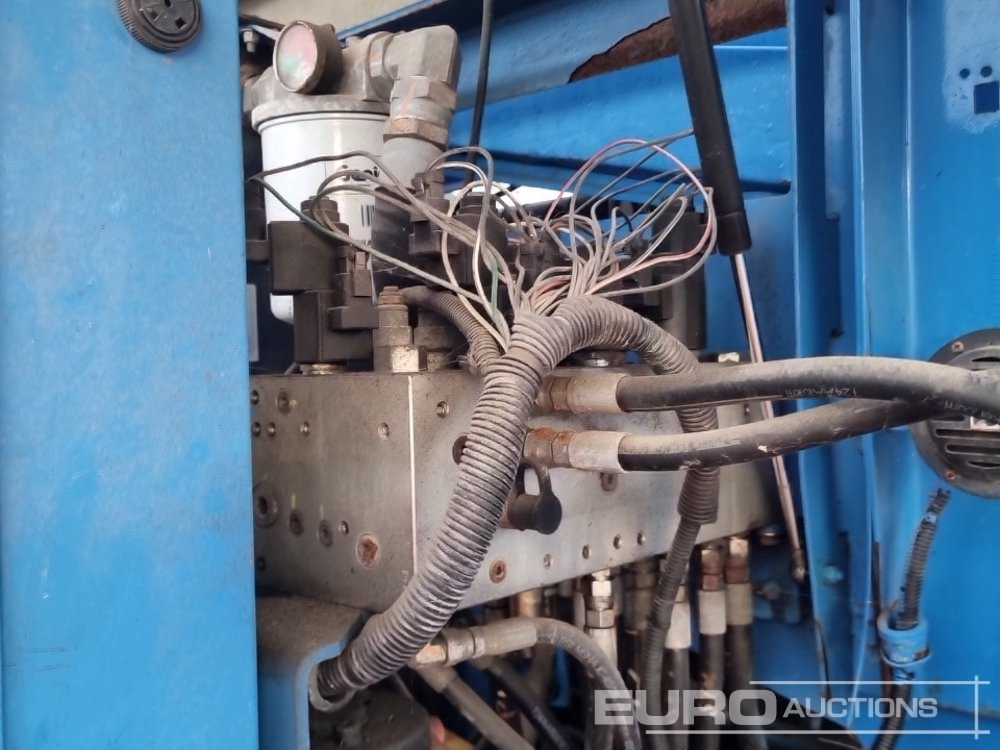 Aerial platform 2014 Genie S45: picture 41