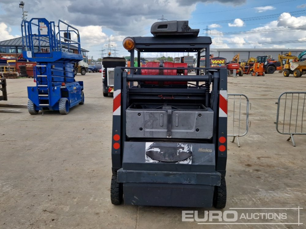 2014 Hako 1500v Gas Powered Sweeper - Construction equipment: picture 4 2014 Hako 1500v Gas Powered Sweeper - Construction equipment: picture 4