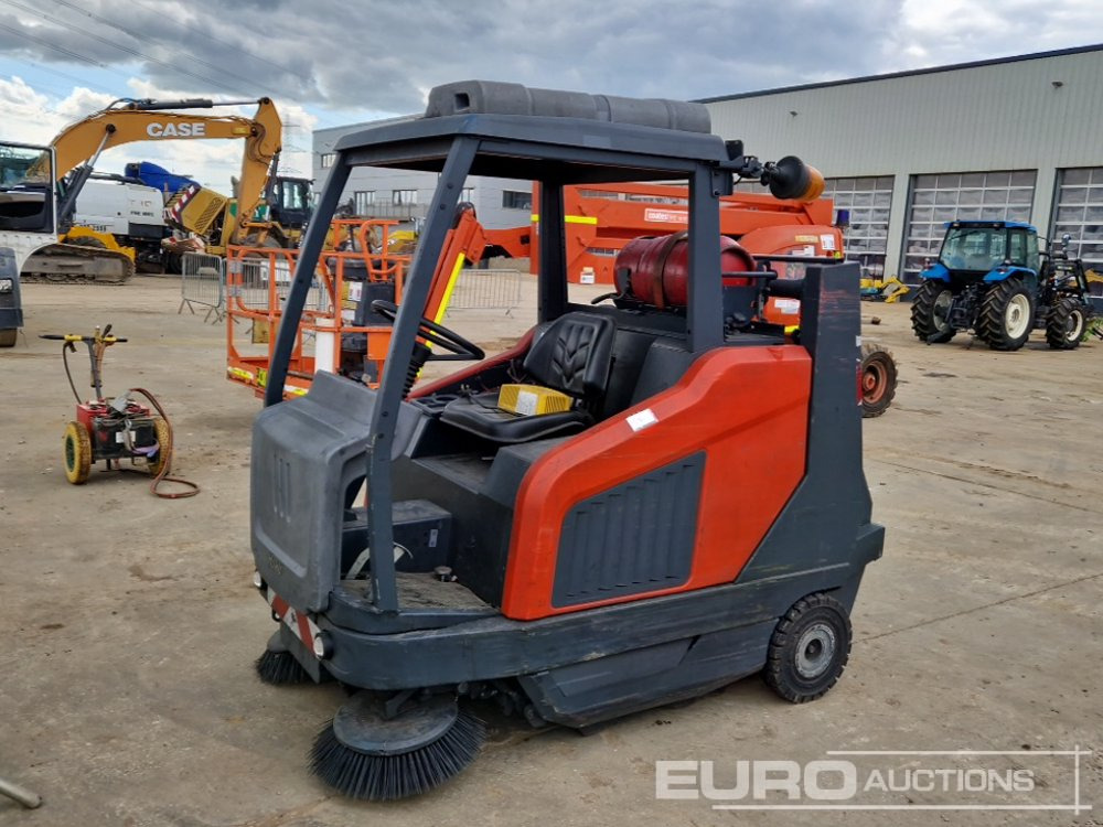 2014 Hako 1500v Gas Powered Sweeper - Construction equipment: picture 1 2014 Hako 1500v Gas Powered Sweeper - Construction equipment: picture 1