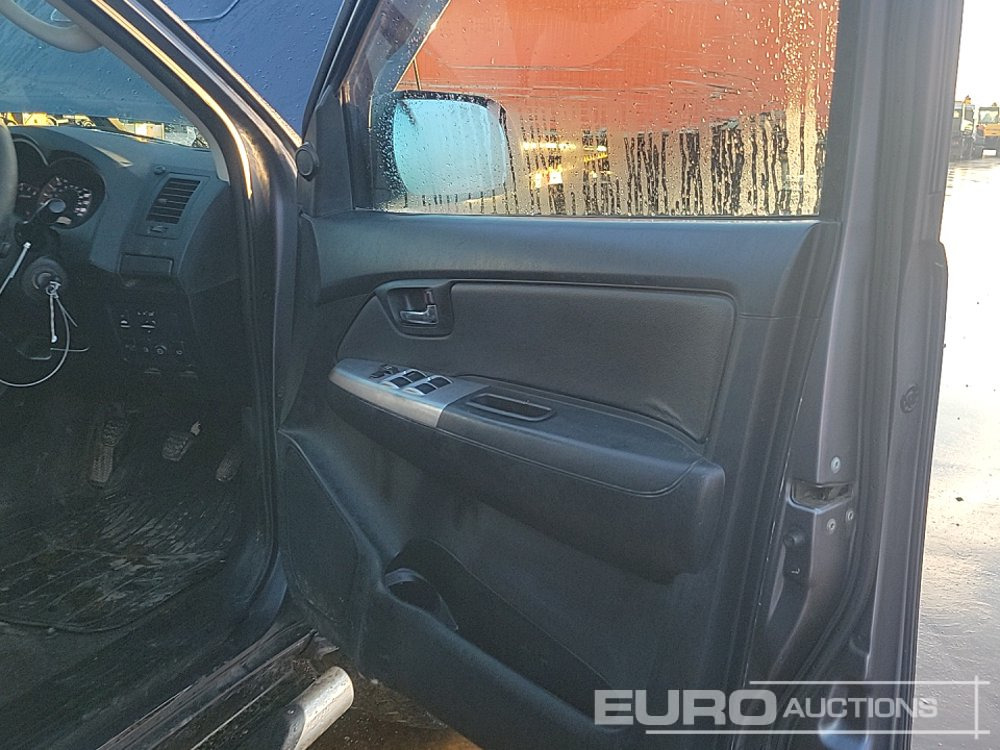 Pickup truck 2014 Toyota Hilux Invincible: picture 29 Pickup truck 2014 Toyota Hilux Invincible: picture 29