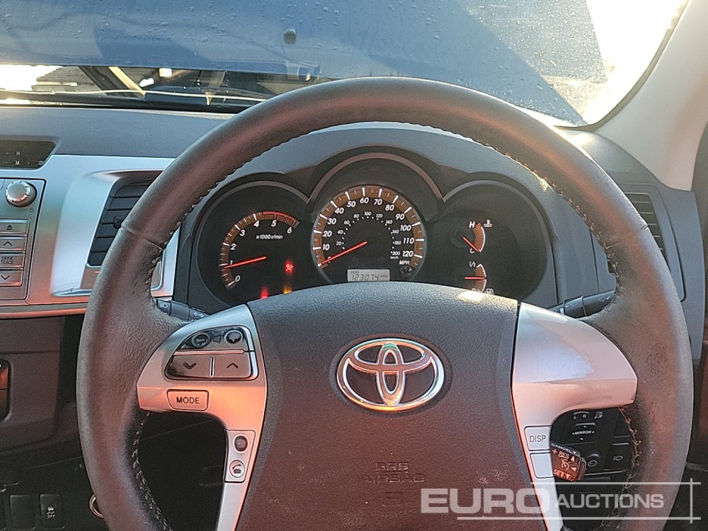 Pickup truck 2014 Toyota Hilux Invincible: picture 32 Pickup truck 2014 Toyota Hilux Invincible: picture 32