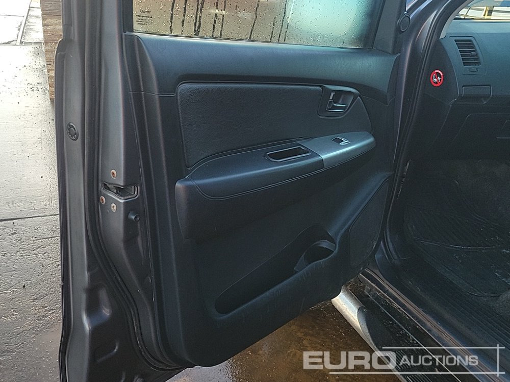 Pickup truck 2014 Toyota Hilux Invincible: picture 27 Pickup truck 2014 Toyota Hilux Invincible: picture 27