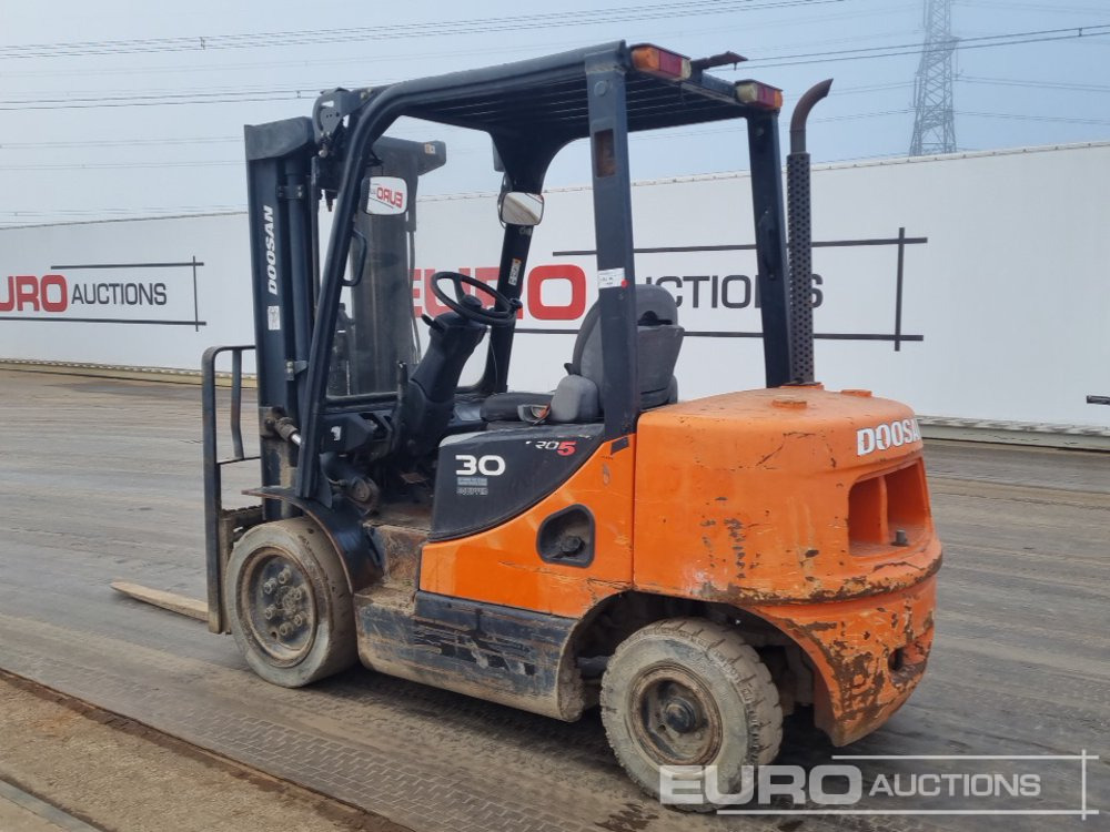 2015 Doosan D305-5 - Forklift: picture 3 2015 Doosan D305-5 - Forklift: picture 3