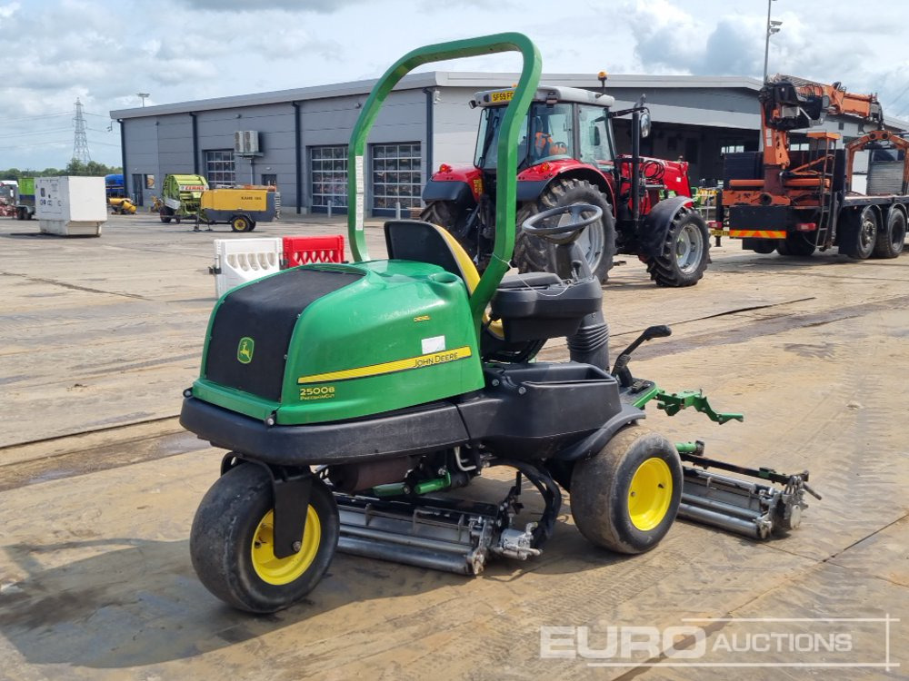 2015 John Deere 2500B - Garden mower: picture 5 2015 John Deere 2500B - Garden mower: picture 5