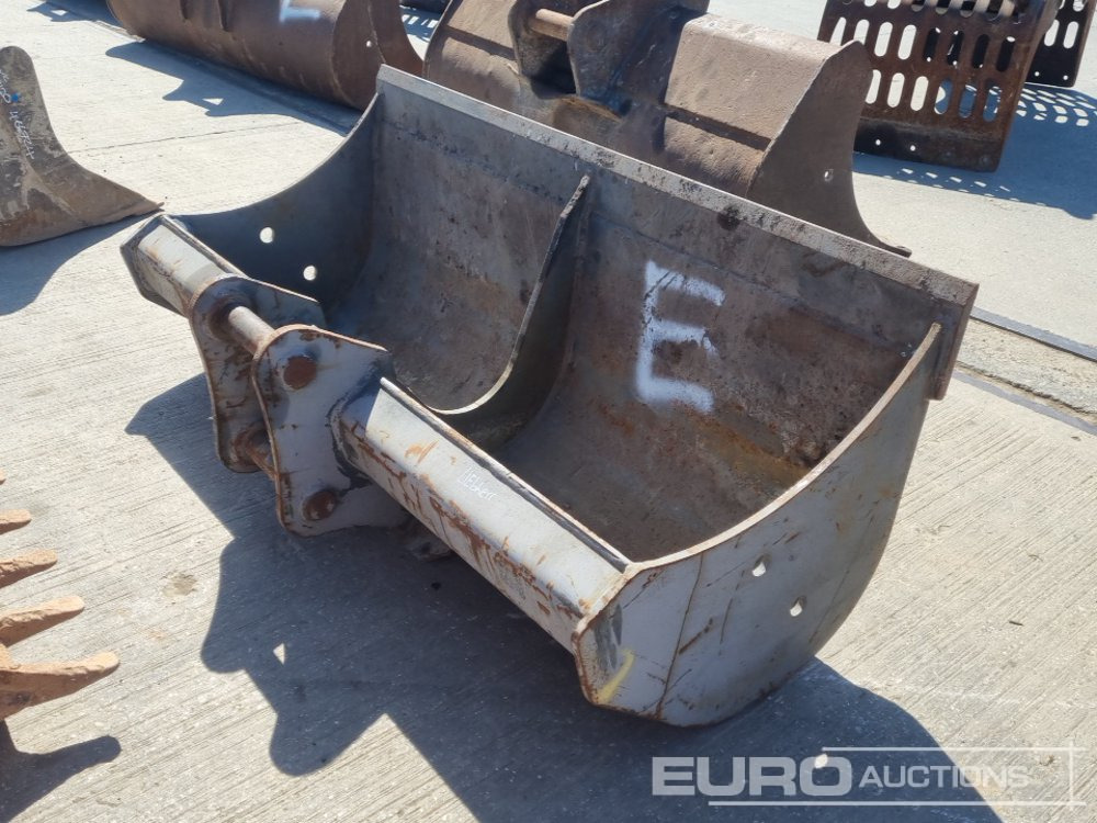 2015 Titan 72" Ditching Bucket 60mm Pin to suit 10 Ton Excavator - Bucket: picture 5 2015 Titan 72" Ditching Bucket 60mm Pin to suit 10 Ton Excavator - Bucket: picture 5