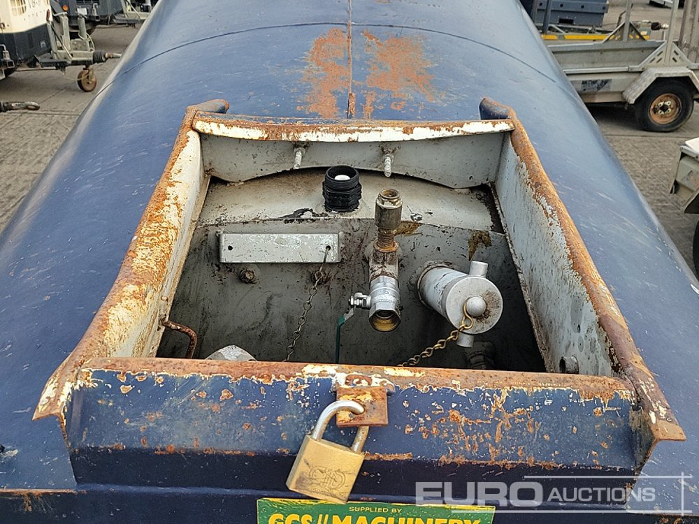 Storage tank 2016 Bowser Supply 2000 Litre Single Axle Bunded Fuel Bowser, Manual Pump: picture 15 Storage tank 2016 Bowser Supply 2000 Litre Single Axle Bunded Fuel Bowser, Manual Pump: picture 15