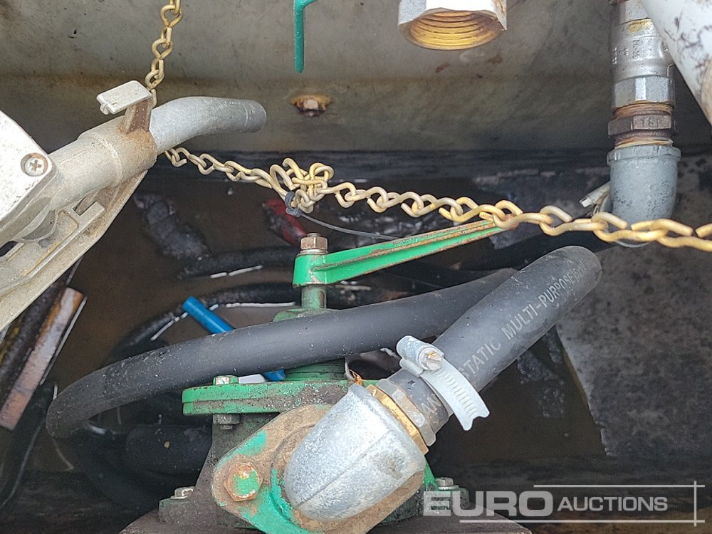 Storage tank 2016 Bowser Supply 2000 Litre Single Axle Bunded Fuel Bowser, Manual Pump: picture 20 Storage tank 2016 Bowser Supply 2000 Litre Single Axle Bunded Fuel Bowser, Manual Pump: picture 20