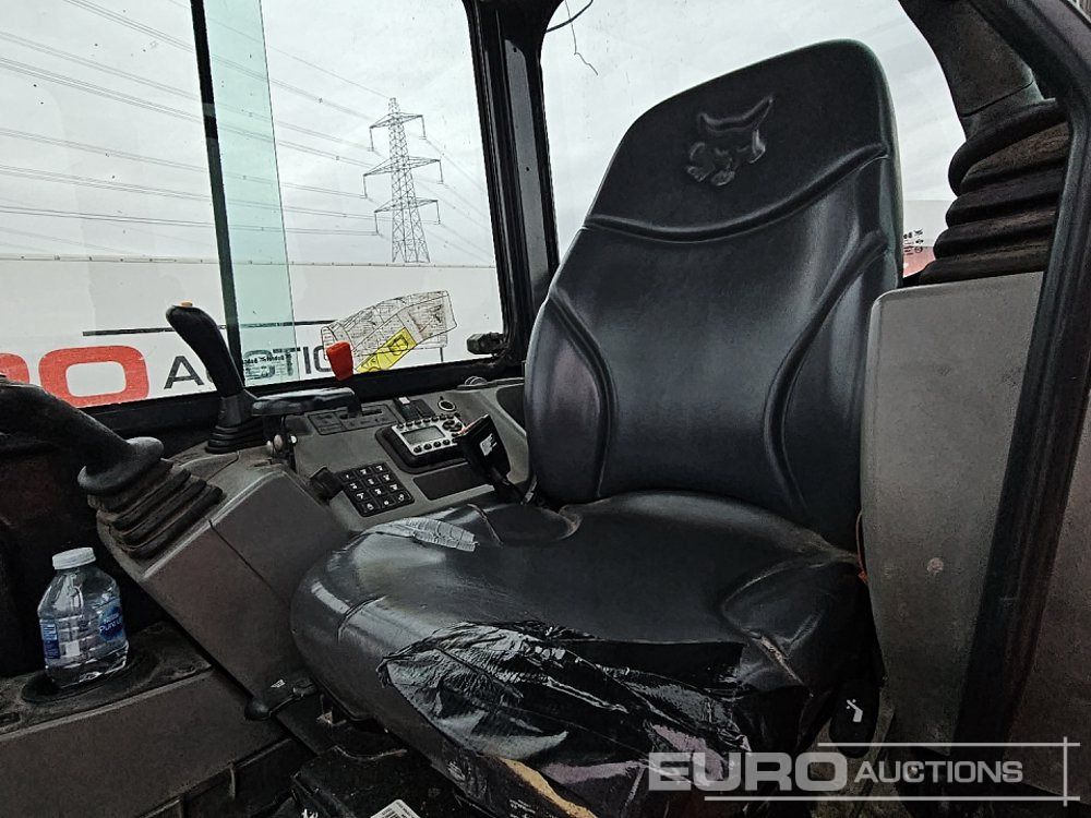 Mini excavator 2017 Bobcat E26: picture 32