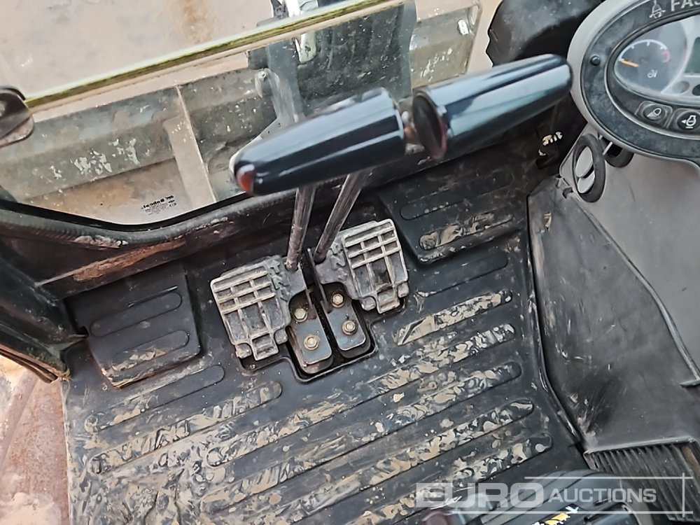 Mini excavator 2017 Bobcat E26: picture 35