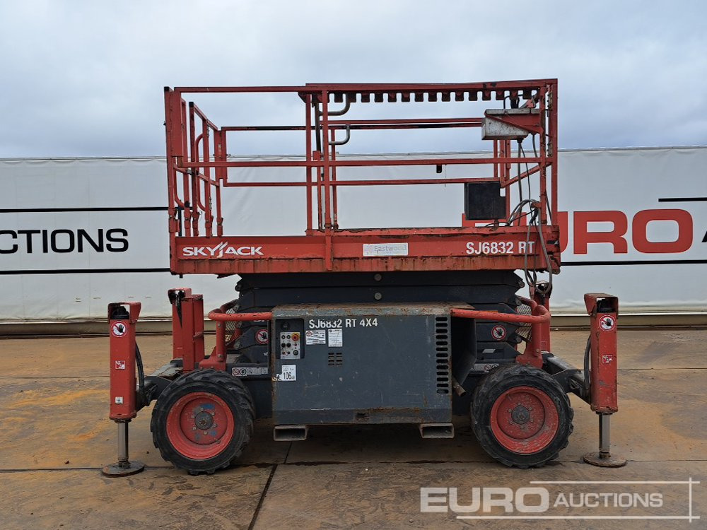 2019 SkyJack SJ6832RT - Scissor lift: picture 2 2019 SkyJack SJ6832RT - Scissor lift: picture 2