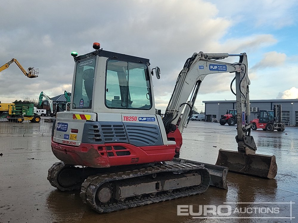 2019 Takeuchi TB250 - Mini excavator: picture 5 2019 Takeuchi TB250 - Mini excavator: picture 5