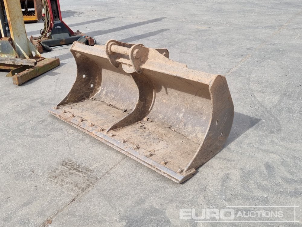 2019 Titan 72" Ditching Bucket 65mm Pin to suit 13 Ton Excavator - Bucket: picture 3 2019 Titan 72" Ditching Bucket 65mm Pin to suit 13 Ton Excavator - Bucket: picture 3