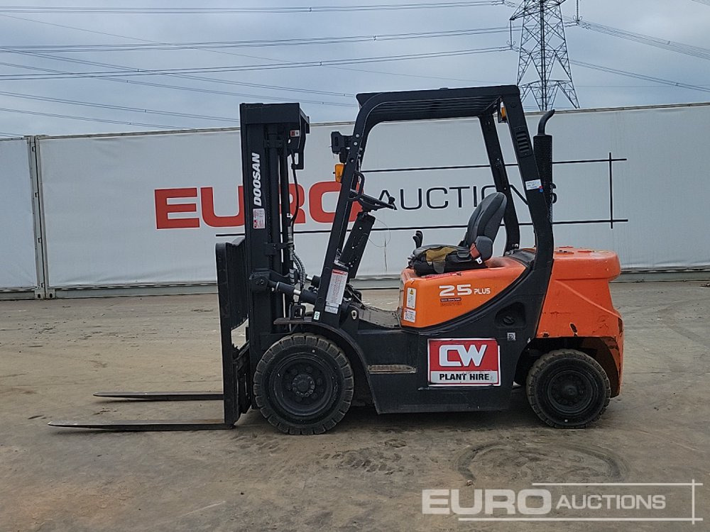 2020 Doosan D25GP - Forklift: picture 2 2020 Doosan D25GP - Forklift: picture 2