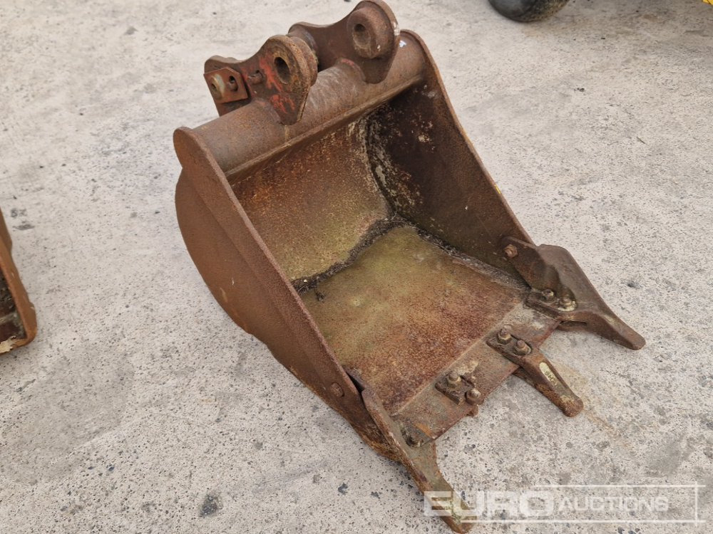 24" Digging Bucket 45mm Pin to suit 4-6 Ton Excavator - Bucket: picture 4 24" Digging Bucket 45mm Pin to suit 4-6 Ton Excavator - Bucket: picture 4