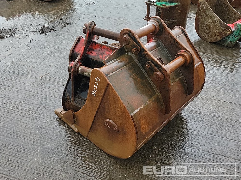 34", 28" Digging Bucket 60mm Pin to suit 10-12 Ton Excavator - Bucket: picture 3 34", 28" Digging Bucket 60mm Pin to suit 10-12 Ton Excavator - Bucket: picture 3