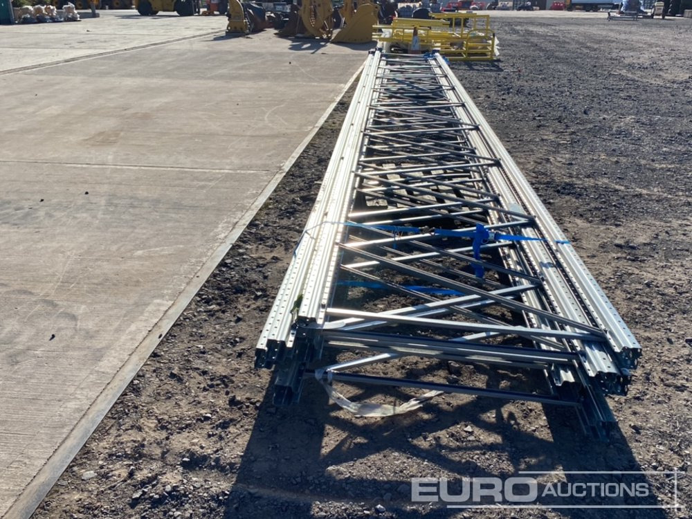 35' Pallet Racking Uprights (5 of) - Construction equipment: picture 3 35' Pallet Racking Uprights (5 of) - Construction equipment: picture 3