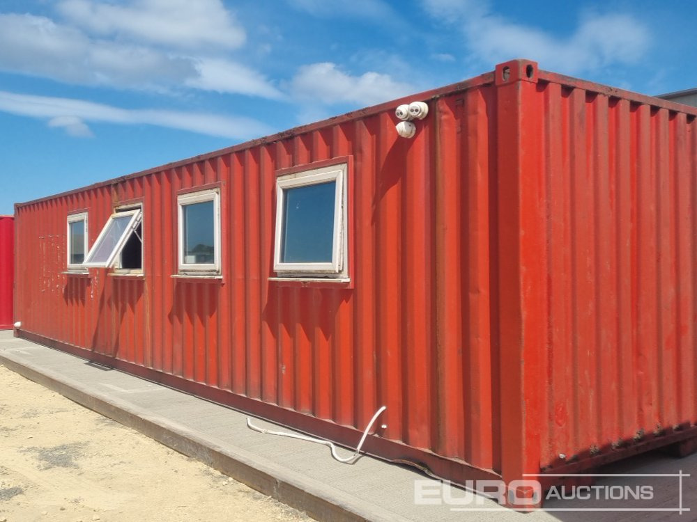 40' x 8' Shipping Container, Office, PVC Double Doors (Cannot Be Reconsigned) - Shipping container: picture 3 40' x 8' Shipping Container, Office, PVC Double Doors (Cannot Be Reconsigned) - Shipping container: picture 3