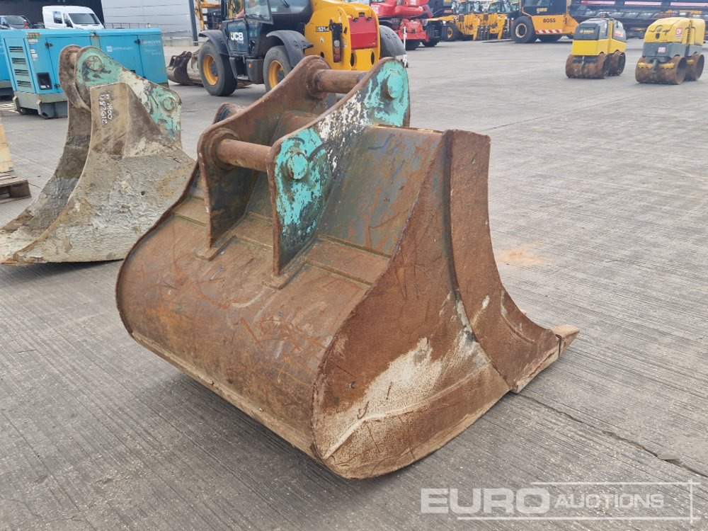 48" Digging Bucket 80mm Pun to suit 20 Ton Excavator - Bucket: picture 3 48" Digging Bucket 80mm Pun to suit 20 Ton Excavator - Bucket: picture 3