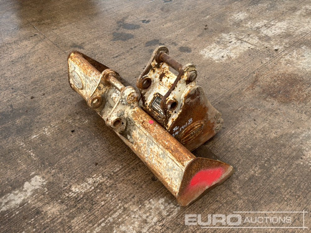 48" Ditching & 9" Digging Bucket to suit Mini Excavator (2 of) - Bucket: picture 4 48" Ditching & 9" Digging Bucket to suit Mini Excavator (2 of) - Bucket: picture 4