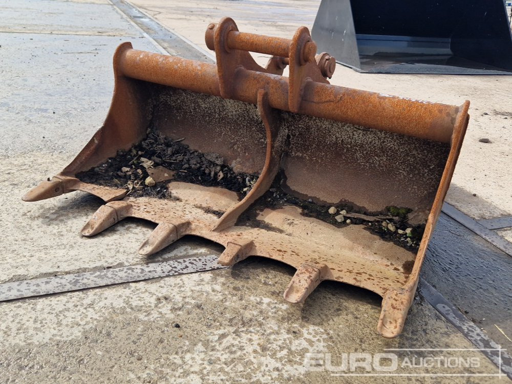 60" Toothed Ditching Bucket 65mm Pin to suit 13 Ton Excavator - Bucket: picture 3 60" Toothed Ditching Bucket 65mm Pin to suit 13 Ton Excavator - Bucket: picture 3