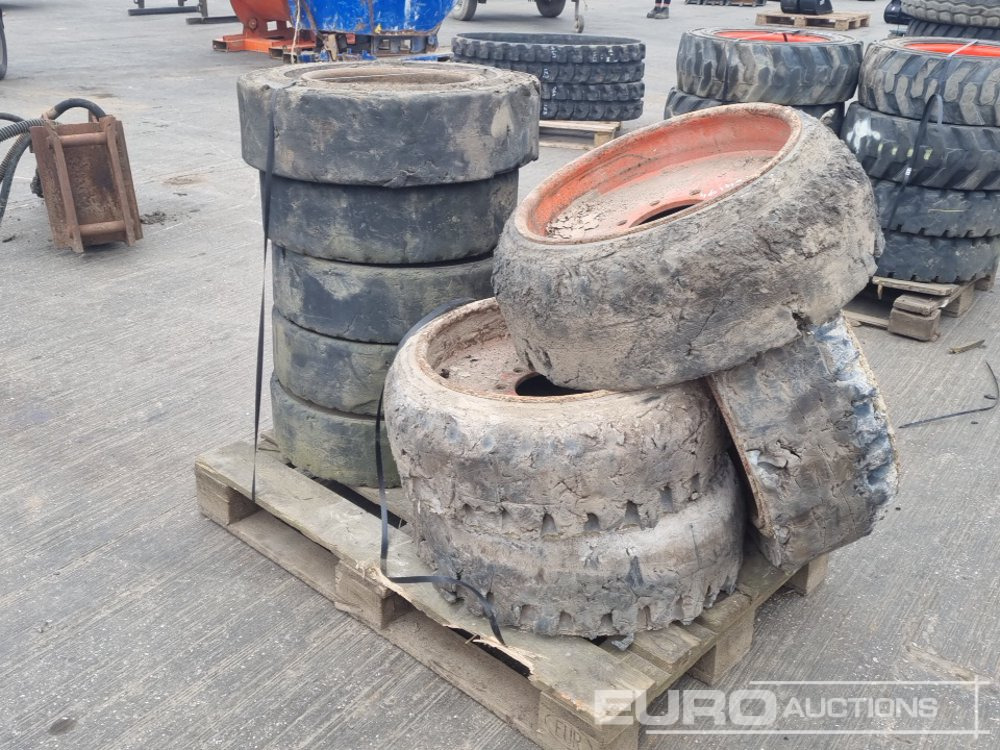 7.00-12 Tyre & Rim (8 of) - Tire: picture 1 7.00-12 Tyre & Rim (8 of) - Tire: picture 1