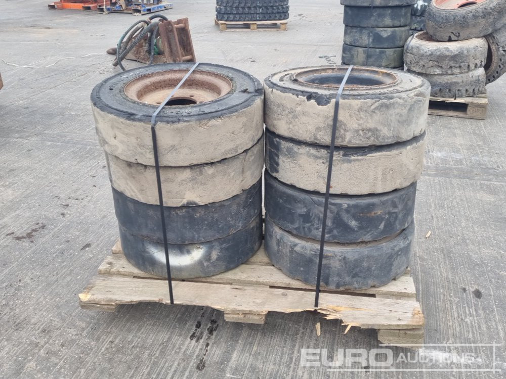 7.00-12 Tyre & Rim (8 of) - Tire: picture 4 7.00-12 Tyre & Rim (8 of) - Tire: picture 4