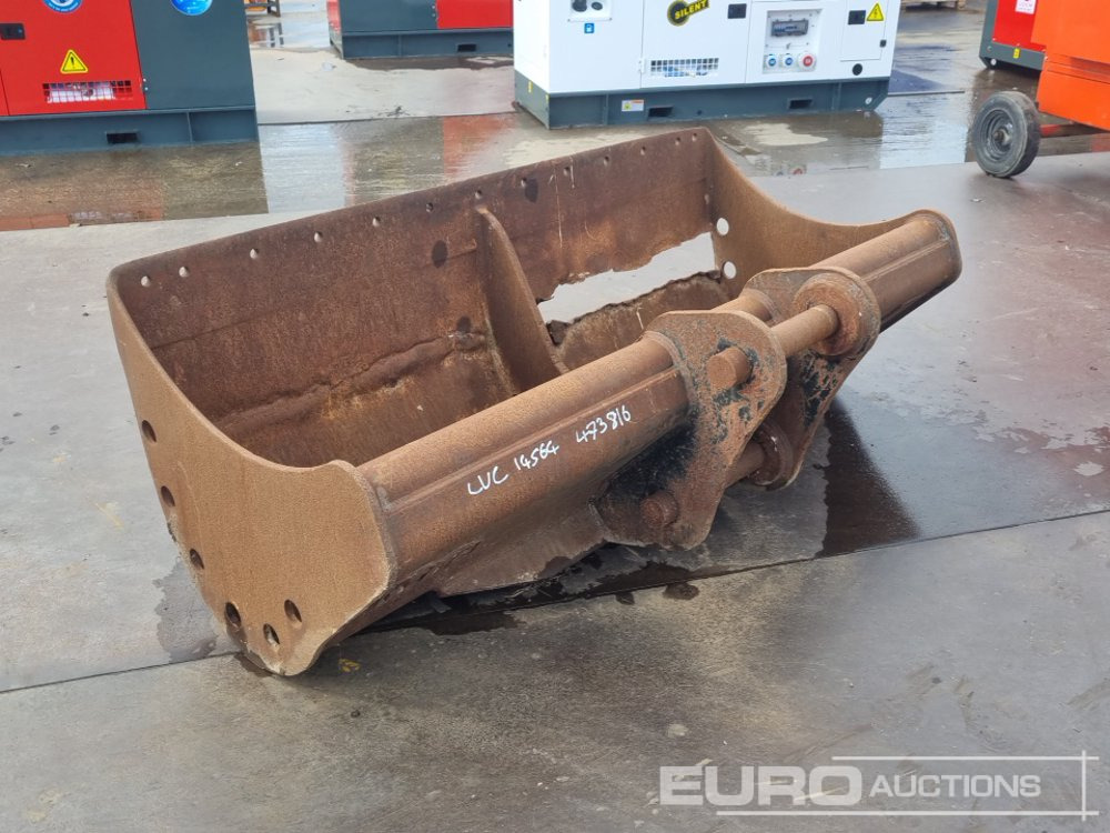 72" Ditching Bucket 65mm Pin to suit 13 Ton Excavator (Damaged) - Bucket: picture 3 72" Ditching Bucket 65mm Pin to suit 13 Ton Excavator (Damaged) - Bucket: picture 3