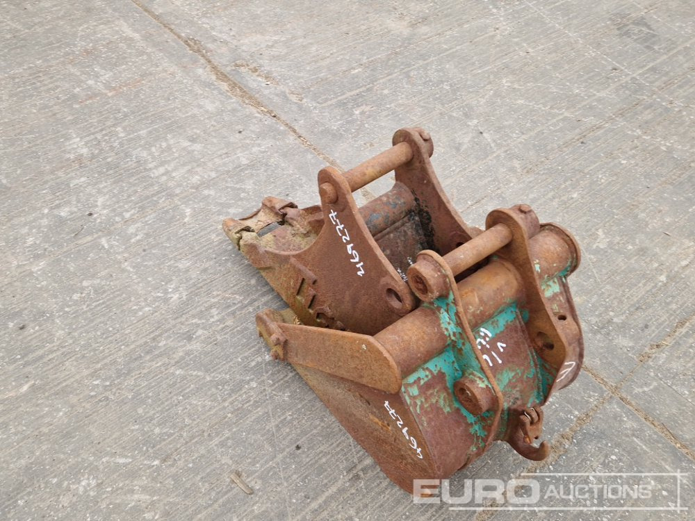 8", 18" Digging Bucket 35mm Pin to suit Mini Excavator - Bucket: picture 3 8", 18" Digging Bucket 35mm Pin to suit Mini Excavator - Bucket: picture 3