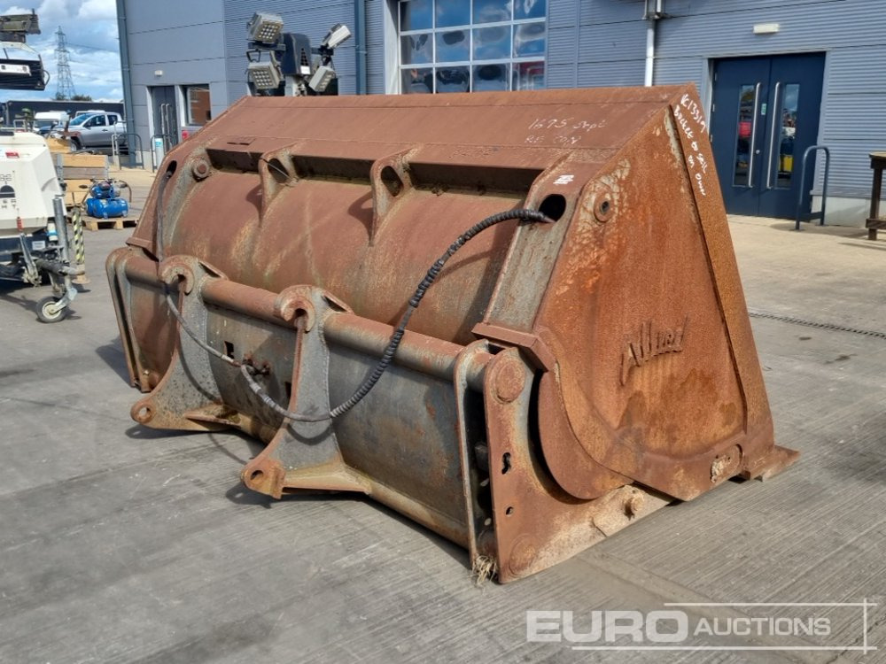 Allied 124" Hydraulic Hi Tip Bucket to suit Wheeled Loader - Bucket: picture 5 Allied 124" Hydraulic Hi Tip Bucket to suit Wheeled Loader - Bucket: picture 5