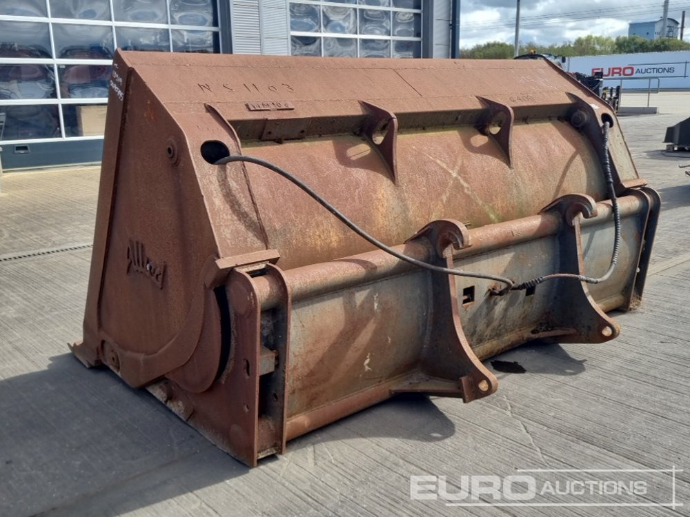 Allied 124" Hydraulic Hi Tip Bucket to suit Wheeled Loader - Bucket: picture 3 Allied 124" Hydraulic Hi Tip Bucket to suit Wheeled Loader - Bucket: picture 3