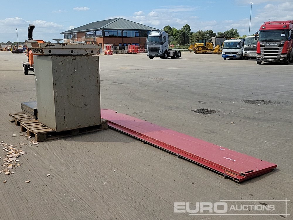 Aluminium Dropside Side Panels (2 of), Hiab Outrigger Feet (3 of), Chubb Key Safe - Construction equipment: picture 3 Aluminium Dropside Side Panels (2 of), Hiab Outrigger Feet (3 of), Chubb Key Safe - Construction equipment: picture 3