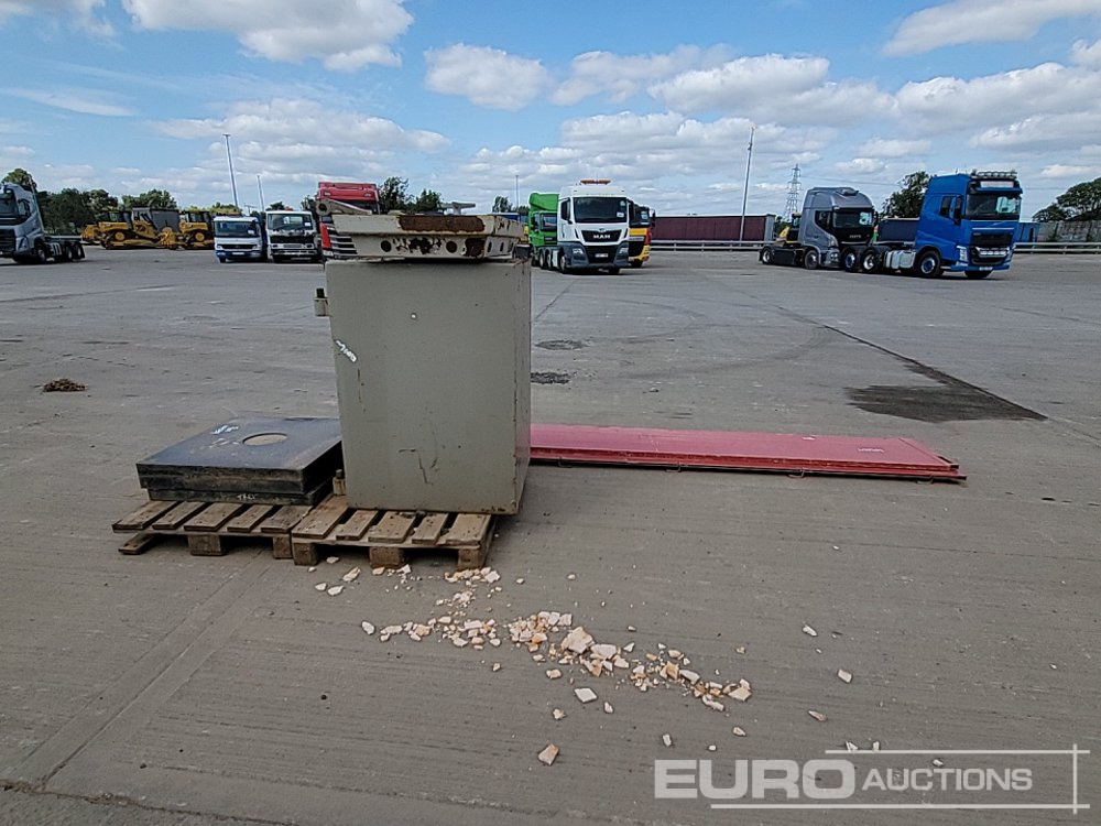 Aluminium Dropside Side Panels (2 of), Hiab Outrigger Feet (3 of), Chubb Key Safe - Construction equipment: picture 2 Aluminium Dropside Side Panels (2 of), Hiab Outrigger Feet (3 of), Chubb Key Safe - Construction equipment: picture 2