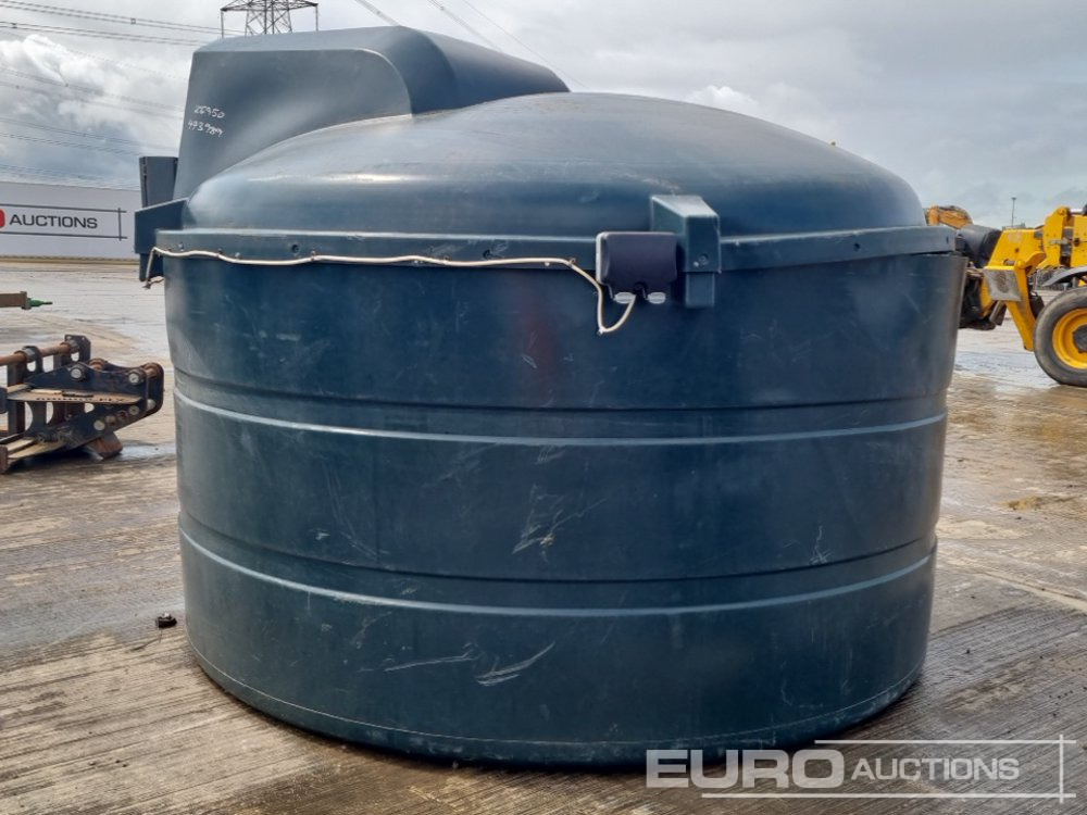 Static Plastic Bunded Fuel Bowser, Electric Pump, Flow Metre - Attachment for Excavator: picture 3 Static Plastic Bunded Fuel Bowser, Electric Pump, Flow Metre - Attachment for Excavator: picture 3