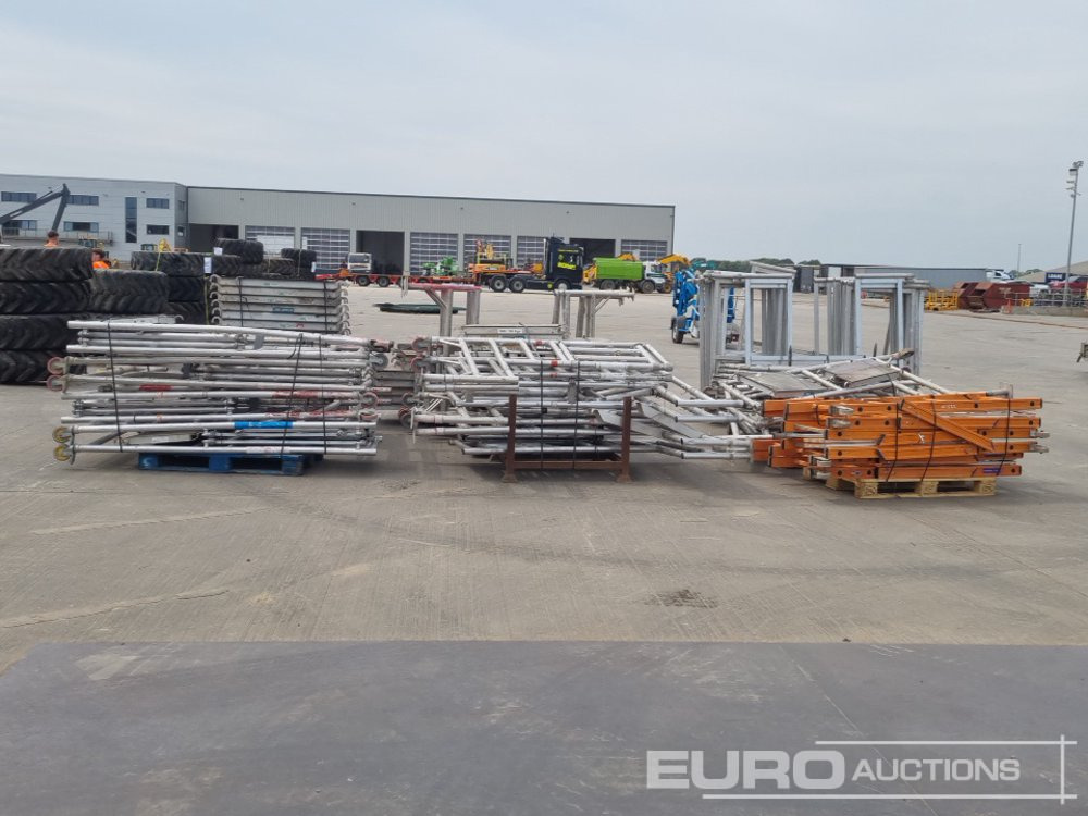 Bundle of Folding Aluminium Scaffolding (5 of), Bundle of Folding Fiberglass Scaffolding, Bundle of Aluminium Scaffolding (3 of), Aluminium Staging Boards (3 of) - Construction equipment: picture 4 Bundle of Folding Aluminium Scaffolding (5 of), Bundle of Folding Fiberglass Scaffolding, Bundle of Aluminium Scaffolding (3 of), Aluminium Staging Boards (3 of) - Construction equipment: picture 4